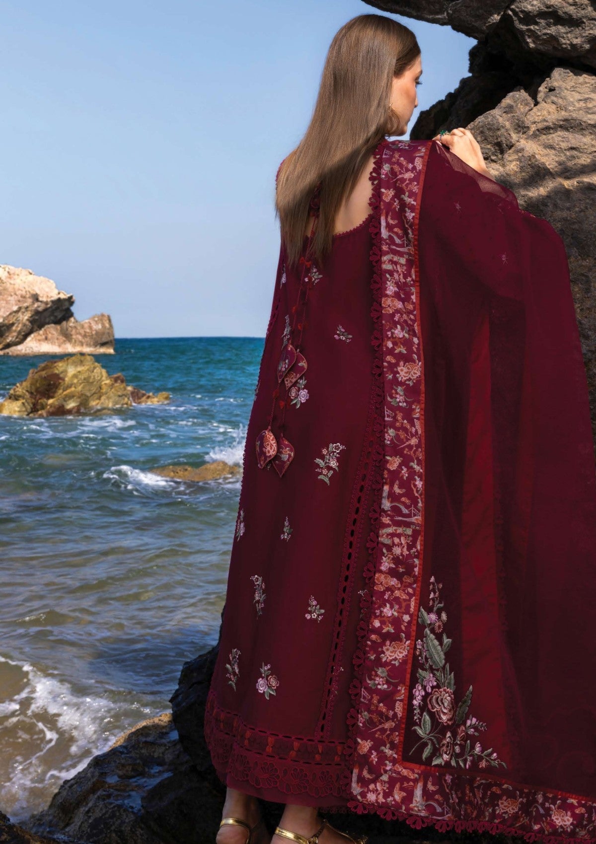 Lawn - Crimson - Flow - CF25#5B - Parsi ThreadsCrimson