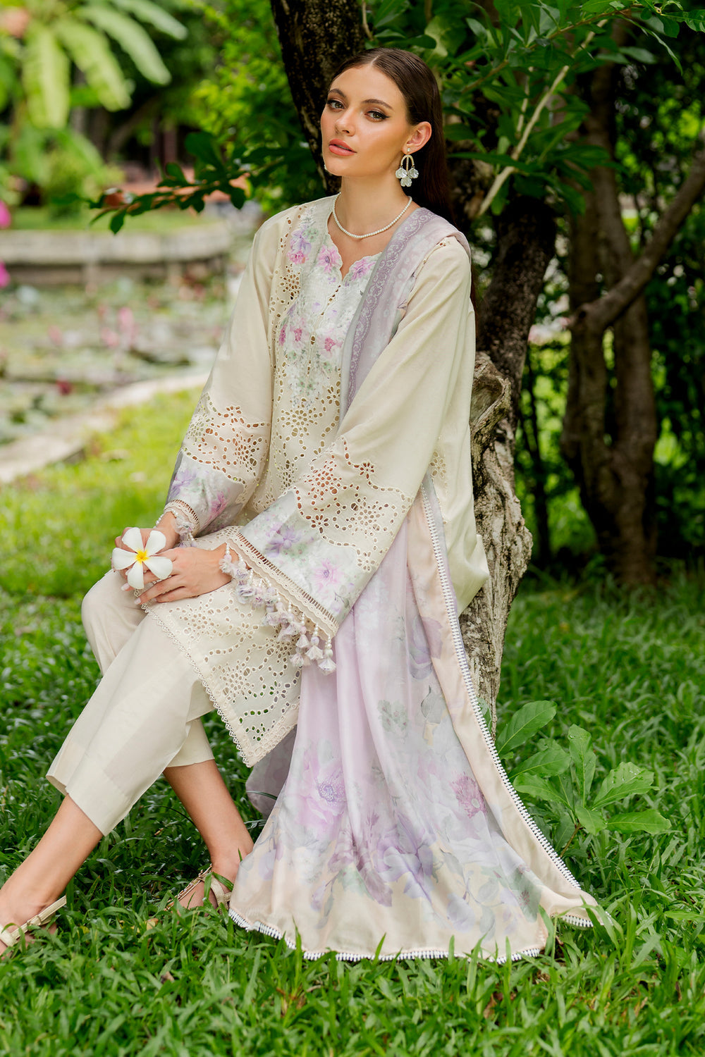 EMBROIDERED SCHIFFLI