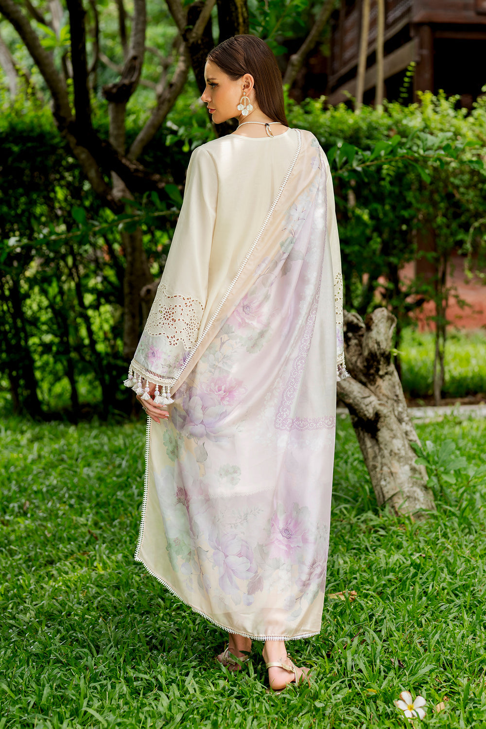 EMBROIDERED SCHIFFLI