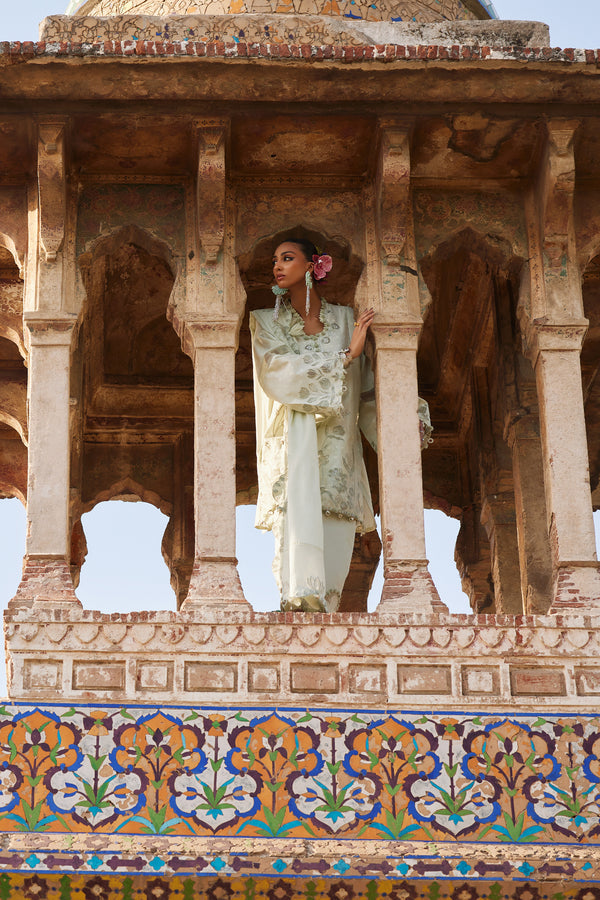 Elan Lawn
