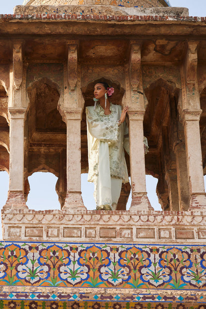 Elan Lawn